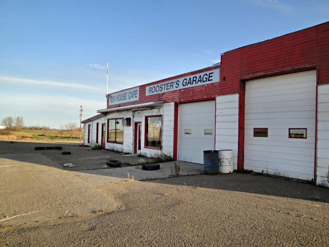Rooster's Garage and Hen House Cafe, 2011